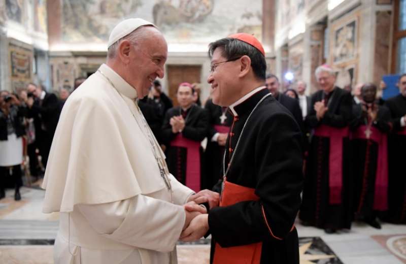 papa francesco e il cardinale Luis Antonio Tagle