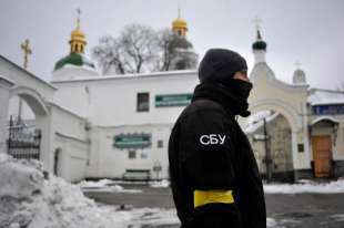 perquisizioni nel monastero delle grotte di kiev 1