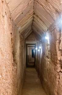 tunnel che condurrebbe alla tomba di cleopatra 3