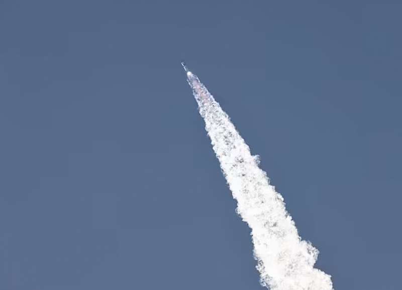 esplosione del secondo razzo della spacex 4