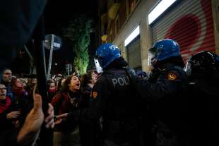 femministe contro la polizia a roma 112