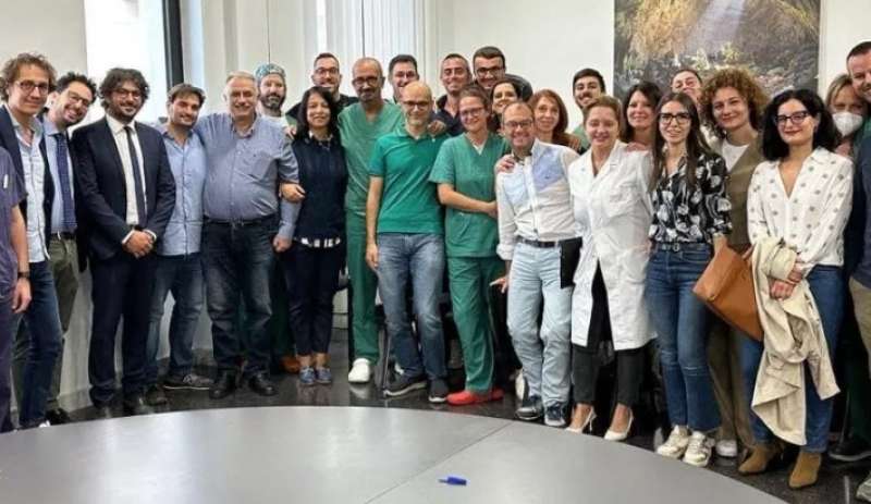 il team del dipartimento di Scienze chirurgiche dell ospedale De Bellis