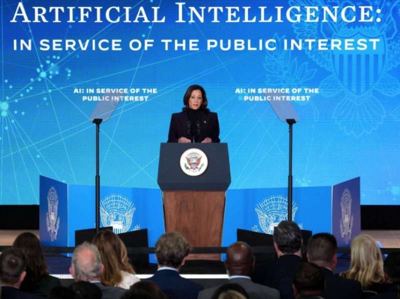 Kamala Harris al summit di londra sull intelligenza artificiale