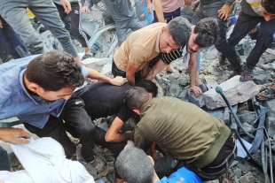 l attacco israeliano al campo profughi di jabalia striscia di gaza 5