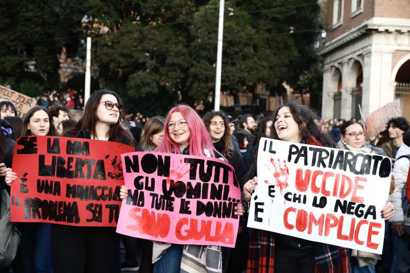 manifestazione contro la violenza sulle donne e il patriarcato a roma 19