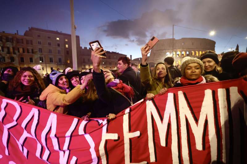 manifestazione contro la violenza sulle donne e il patriarcato a roma 23