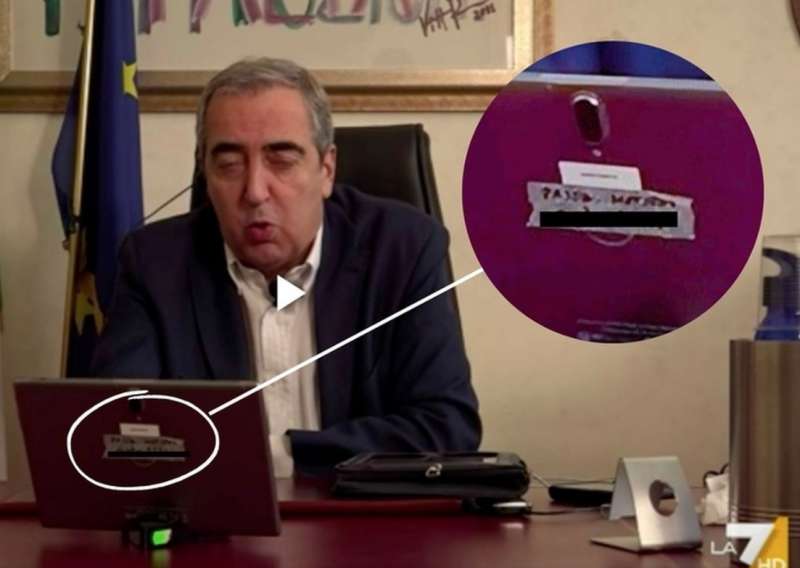 maurizio gasparri mostra in diretta tv la sua password