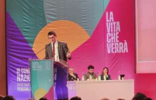 nicola fratoianni al congresso di sinistra italiana