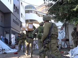 soldati israeliani armi trovate ospedale al shifa a gaza