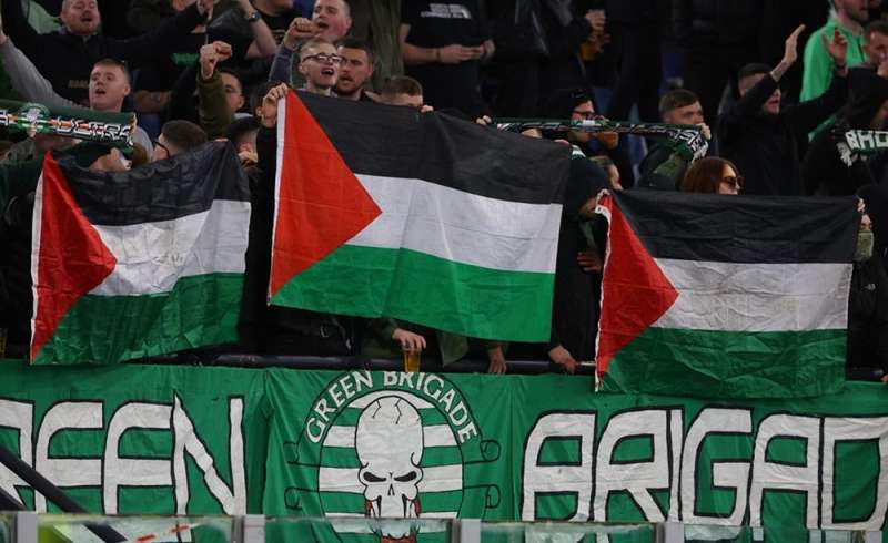 tifosi del celtic con la bandiera palestinese 2