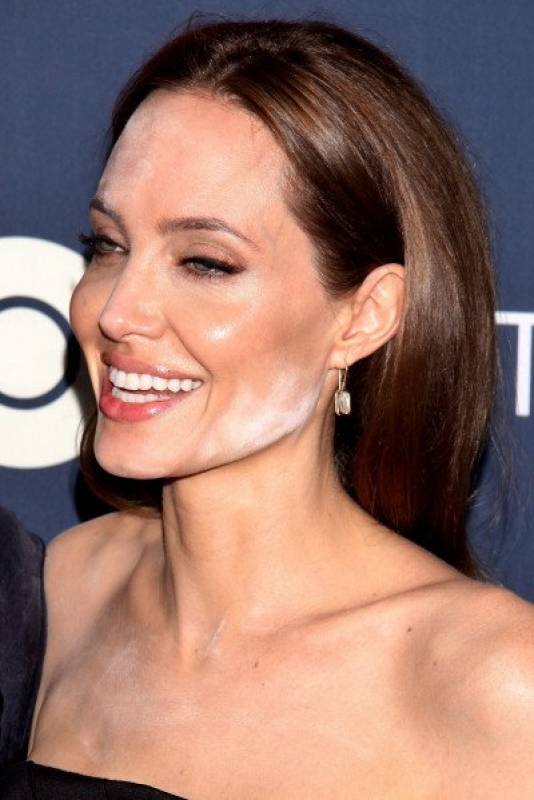 Angelina Jolie Col Trucco Sbagliato Dago Fotogallery
