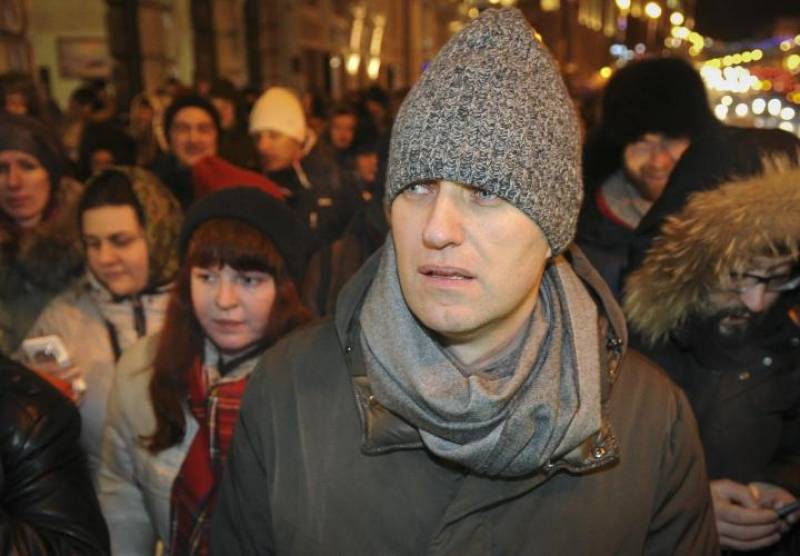 navalny in piazza viola gli arresti domiciliari