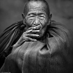 anziano yi nelle montagne cinesi di daliang