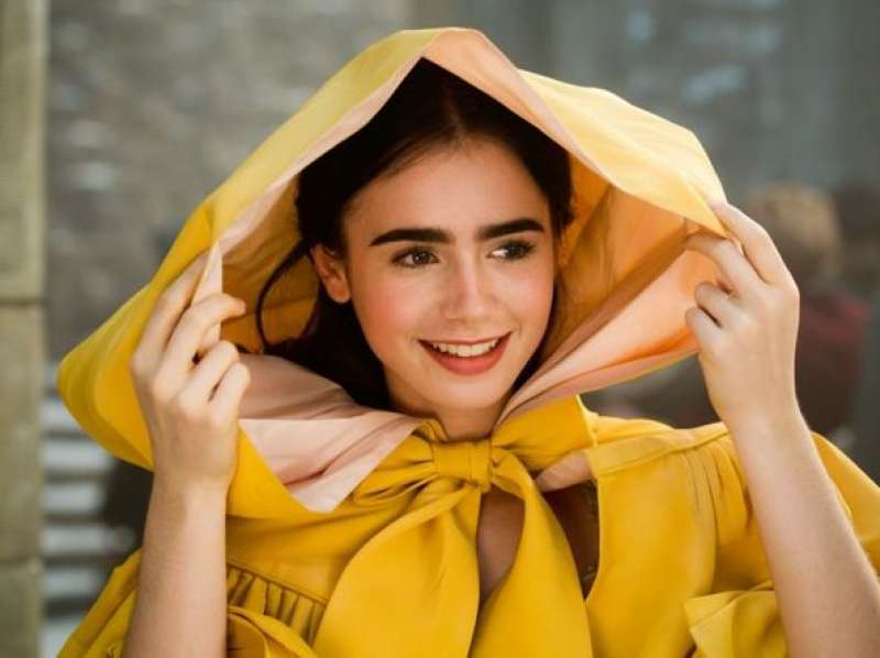 lily collins biancaneve