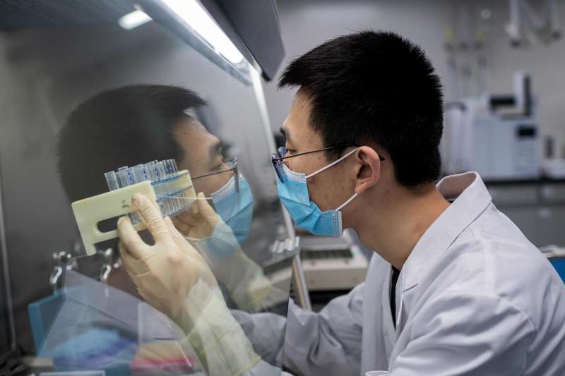 ricercatori cinesi studiano il vaccino