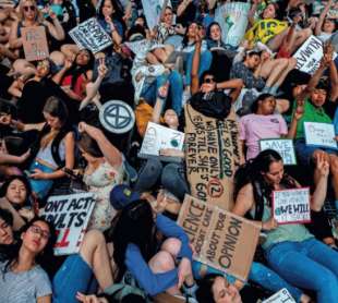 studenti a una protesta per il clima il 24 maggio 2019 a new york
