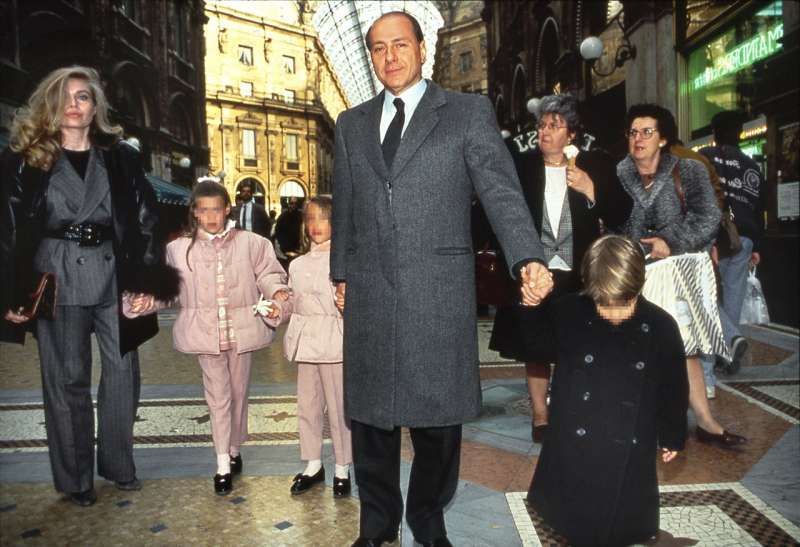 Veronica Lario con Silvio Berlusconi e i figli