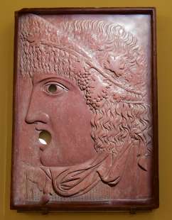 palazzo altemps bassorilievo con maschera in marmo rosso antico