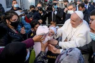 papa francesco tra i profughi di lesbo 13