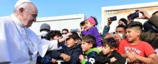 Papa Francesco tra i rifugiati a Lesbo