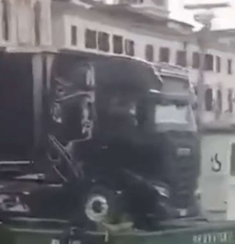 camion con la faccia del duce 1