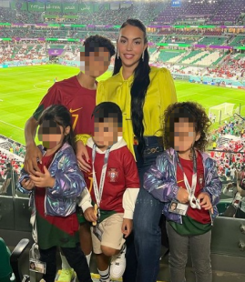 georgina rodriguez con la famiglia in qatar