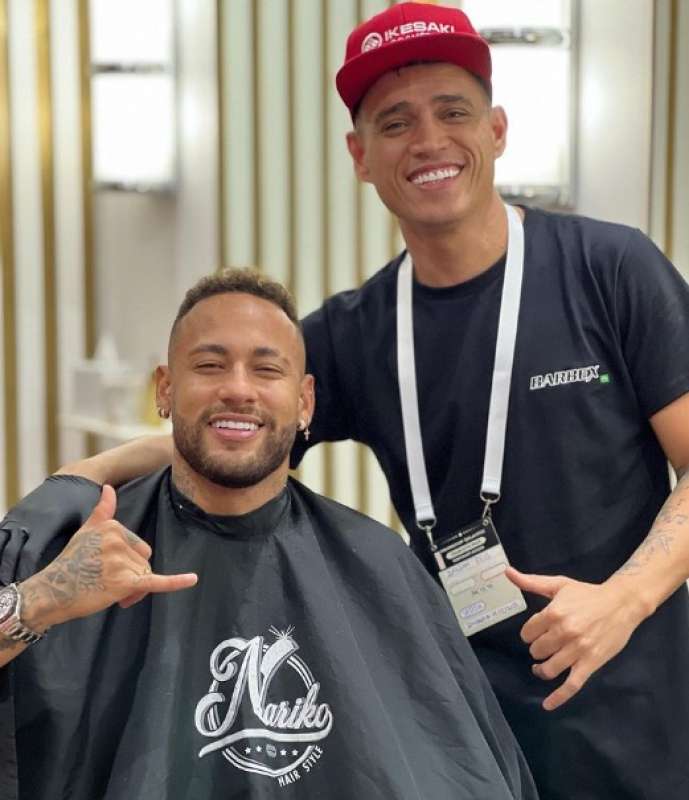 neymar porta in qatar il suo parrucchiere di fiducia da parigi