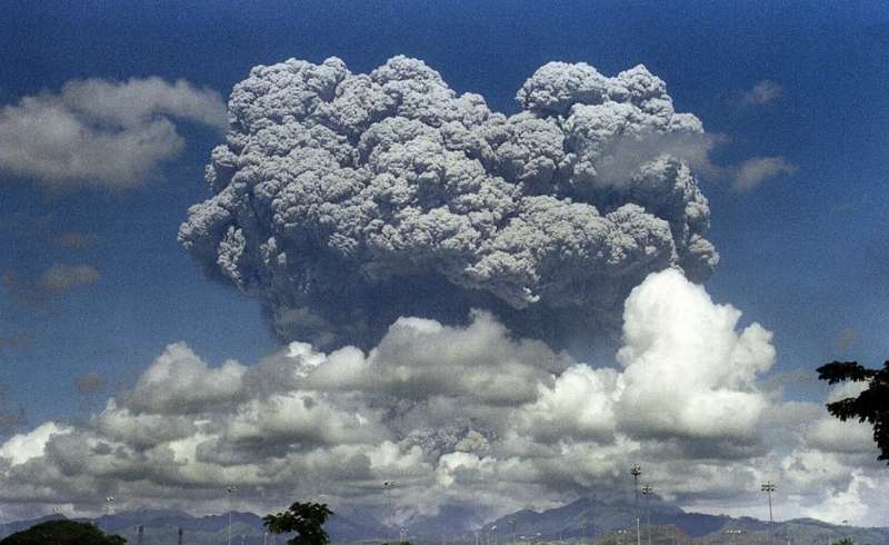 nubo generate da eruzione vulcanica
