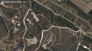 base militare israeliana sdot micha con presunte armi nucleari colpita da hamas 5