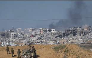 bombardamento israeliano sul campo profughi maghazi a gaza 4