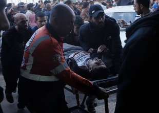 bombardamento israeliano sul campo profughi maghazi a gaza 9