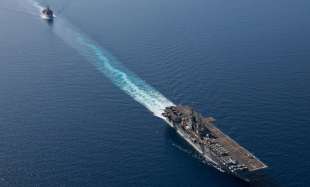 Due imbarcazioni militari statunitensi nel mar Rosso