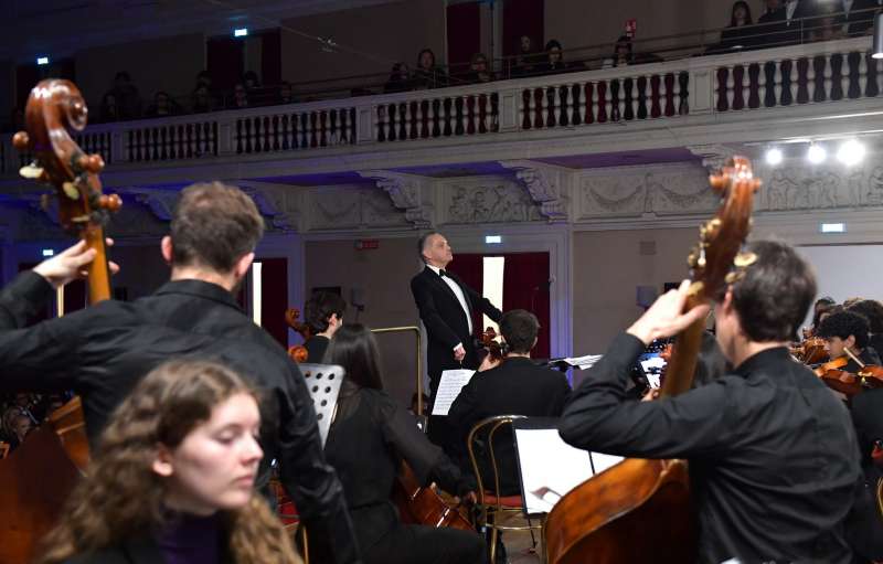 michelangelo galeati dirige l orchestra sinfonica del conservatorio di santa cecilia foto di bacco
