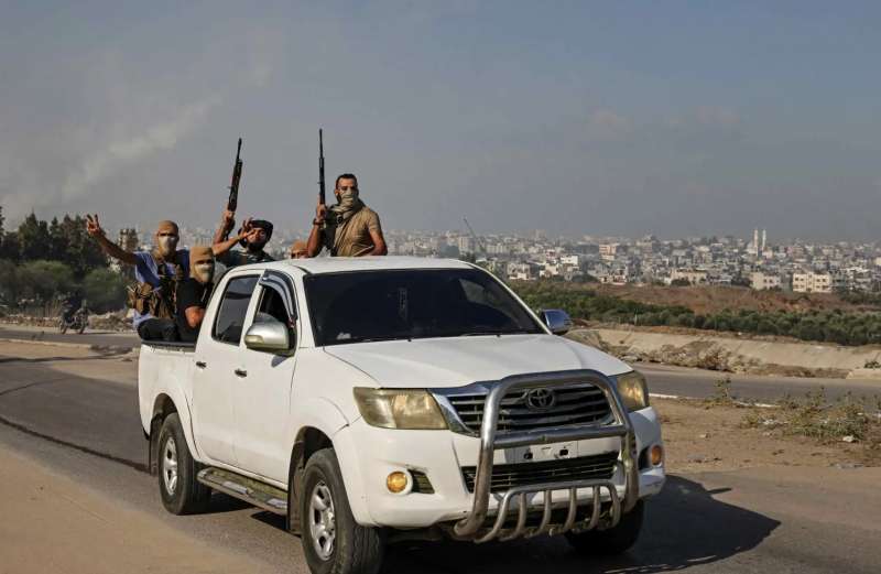 terroristi di hamas superano il confine con israele a erez, il 7 ottobre 2023